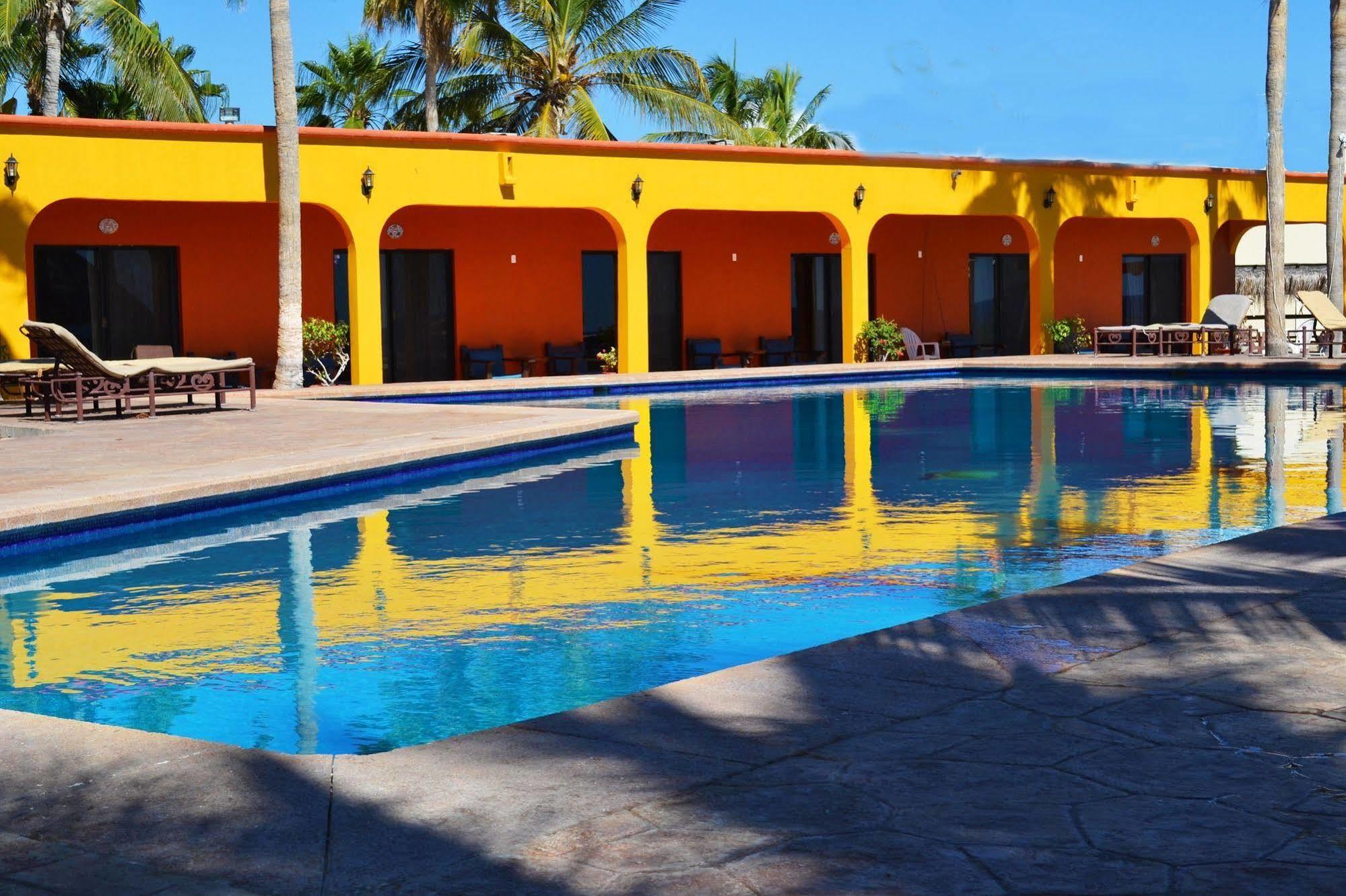 Hotel Playa Del Sol Лос-Баррілес Екстер'єр фото